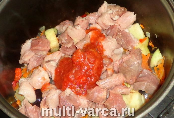 Свинина з баклажанами в мультиварці
