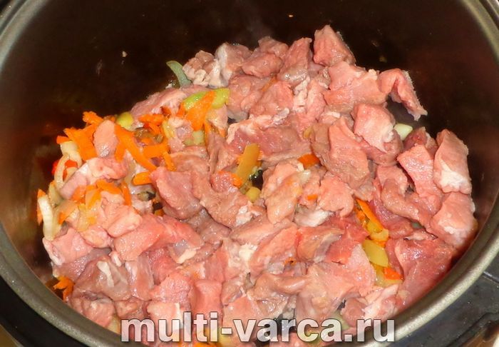 Свинина з квасолею в мультиварці