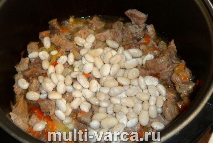 Свинина з квасолею в мультиварці