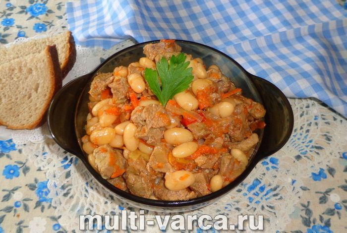 Свинина з квасолею в мультиварці