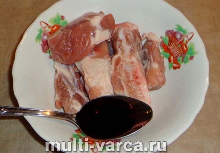 Свинячі реберця із соєвим соусом у мультиварці