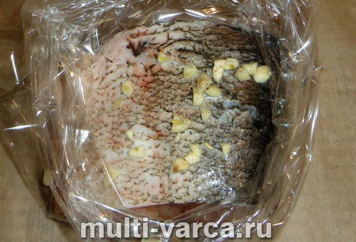 Товстолобик у рукаві в духовці