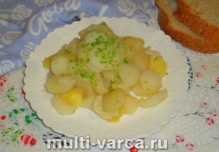 Тушкована картопля з цибулею