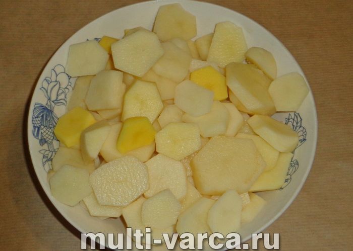 Тушкована картопля з цибулею