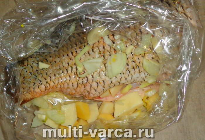 Запечений короп із картоплею в духовці