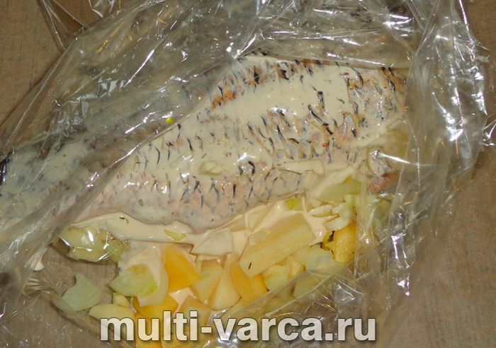 Запечений короп із картоплею в духовці