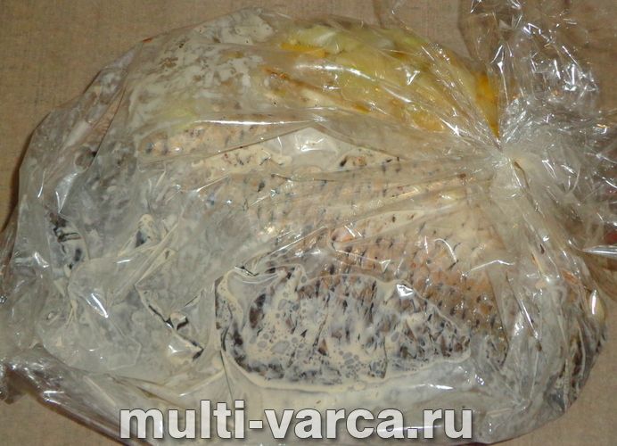 Запечений короп із картоплею в духовці