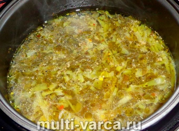Зелені щі в мультиварці