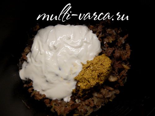 Бефстроганов із грибами та яловичиною зі сметаною