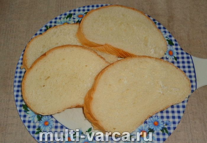 Брускетта з помідорами, сиром і куркою