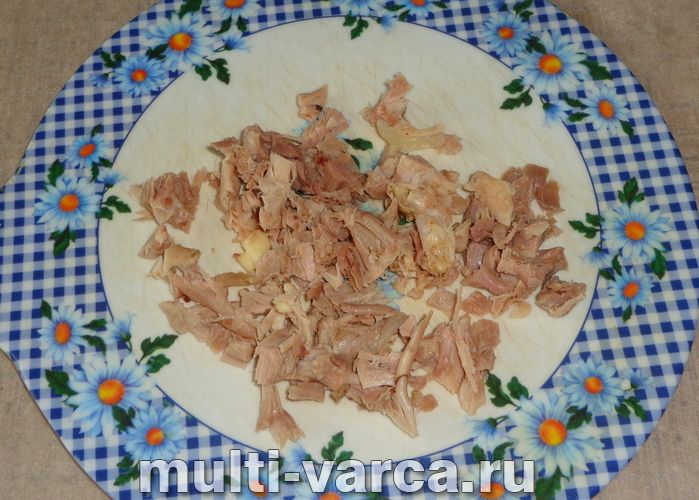 Брускетта з помідорами, сиром і куркою