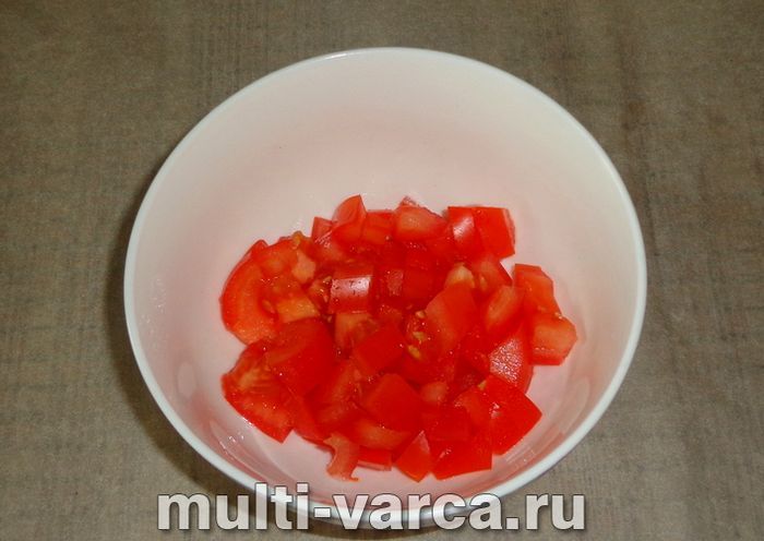 Брускетта з помідорами, сиром і куркою