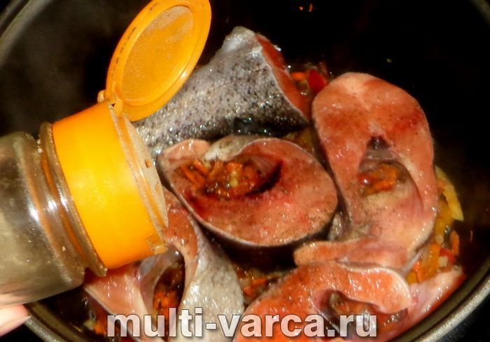 Форель з овочами в мультиварці