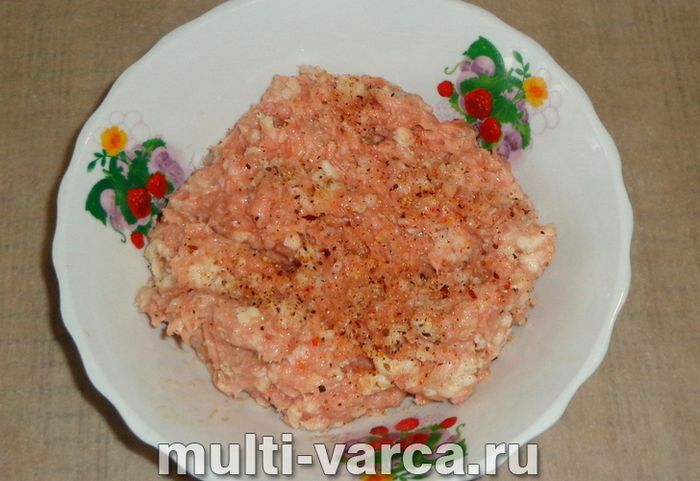 Гречка з котлетами в мультиварці
