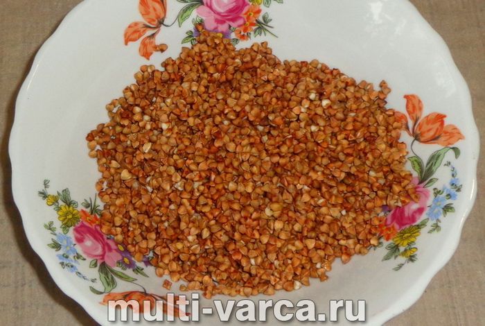 Гречка з котлетами в мультиварці