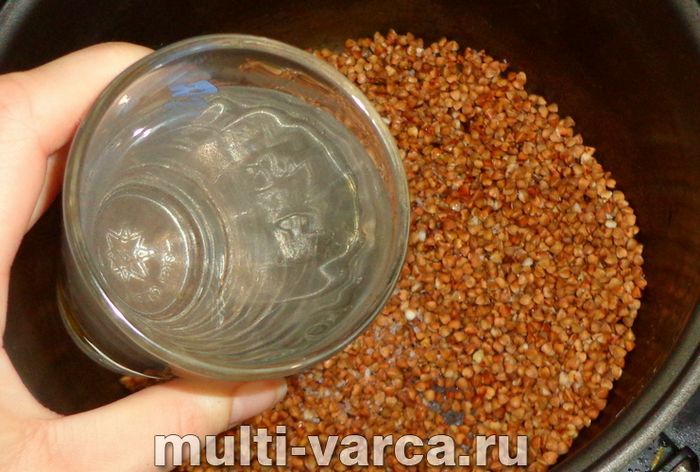 Гречка з котлетами в мультиварці