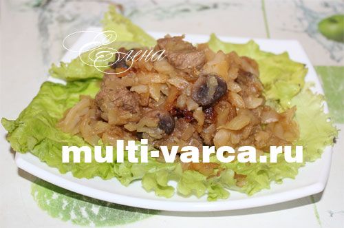 Як тушкувати яловичину з грибами та капустою