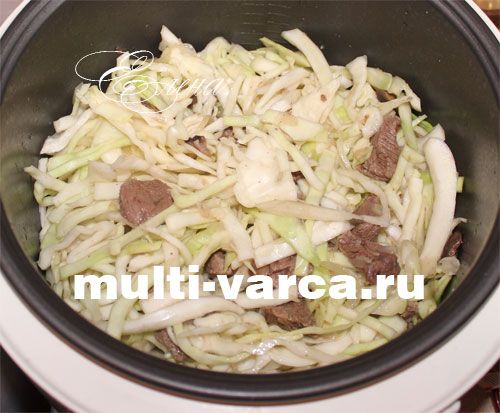 Як тушкувати яловичину з грибами та капустою