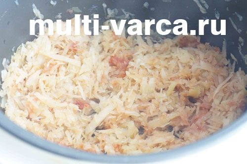 Капустяна запіканка з картоплею та грибами в мультиварці