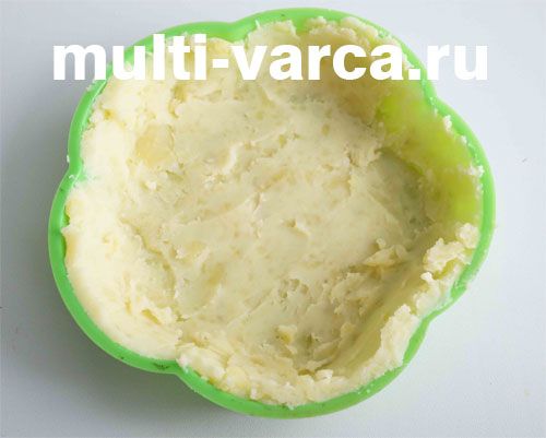 Капустяна запіканка з картоплею та грибами в мультиварці