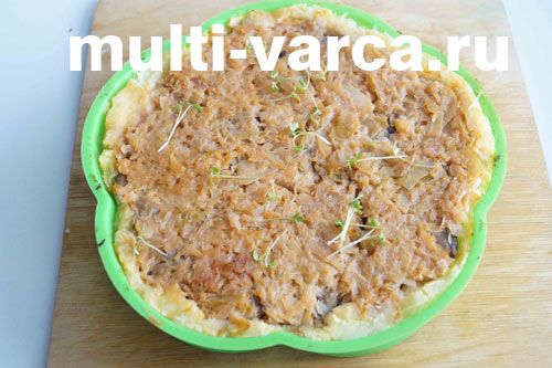 Капустяна запіканка з картоплею та грибами в мультиварці
