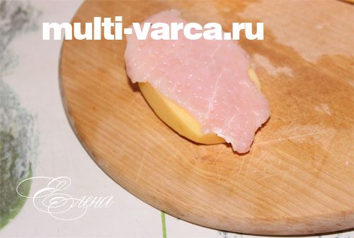Картопля зі свининою на пару в мультиварці