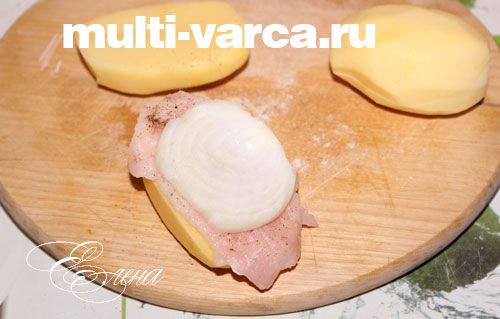Картопля зі свининою на пару в мультиварці