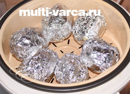 Картопля зі свининою на пару в мультиварці