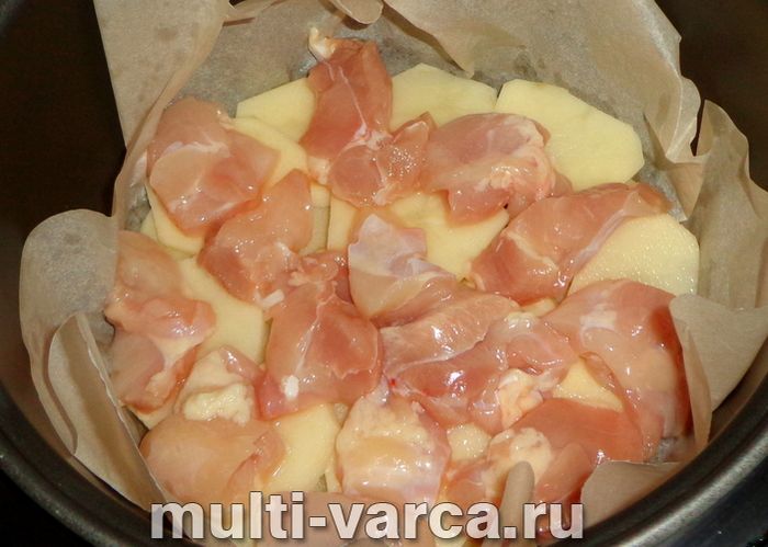Картопляна запіканка з куркою в мультиварці