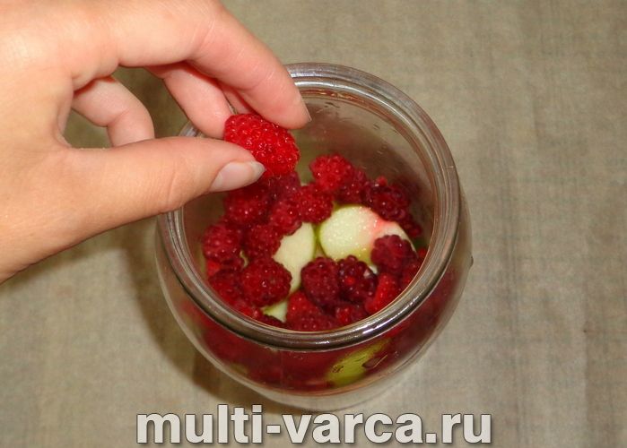 Компот із яблук і малини на зиму