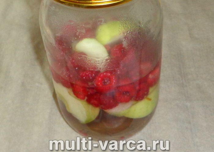 Компот із яблук і малини на зиму
