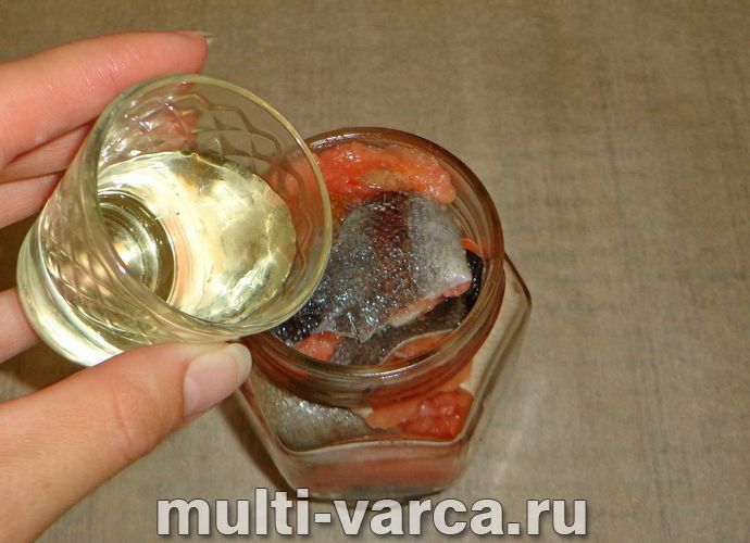 Консерви з горбуші в мультиварці