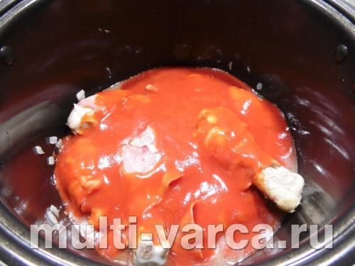 Курячі гомілки в беконі з квасолею