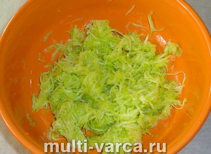 Курячі котлети з кабачком у мультиварці
