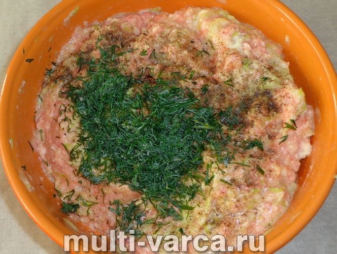 Курячі котлети з кабачком у мультиварці