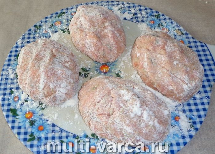 Курячі котлети з кабачком у мультиварці