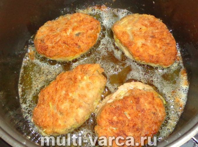 Курячі котлети з кабачком у мультиварці