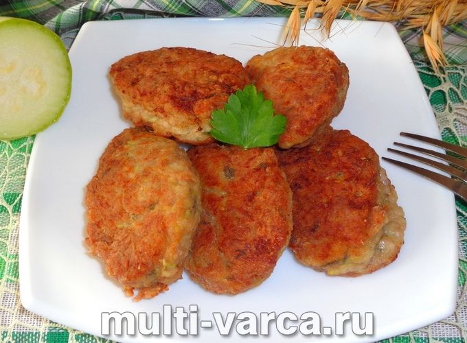 Курячі котлети з кабачком у мультиварці
