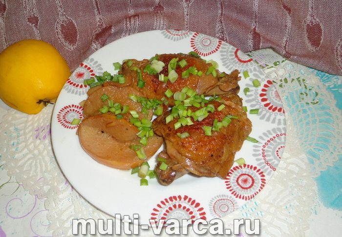 Курка з айвою в мультиварці