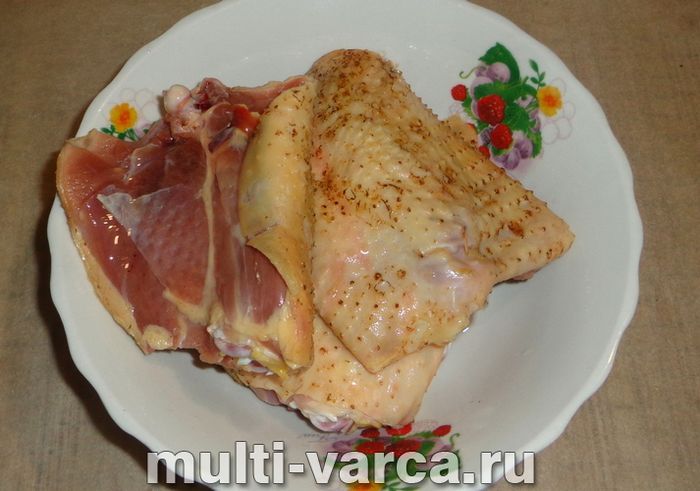Курка з айвою в мультиварці