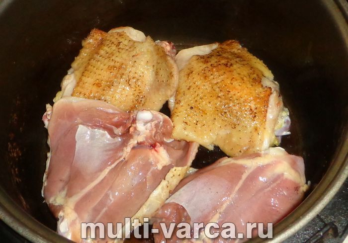Курка з айвою в мультиварці