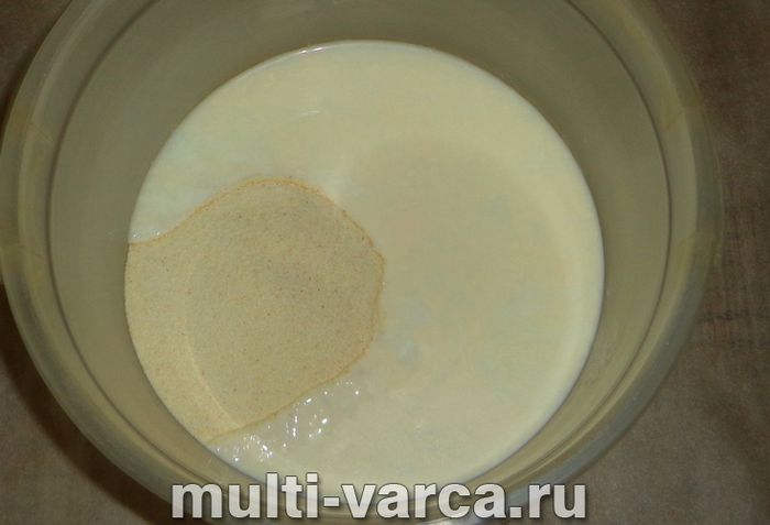 Манник із полуницею в мультиварці
