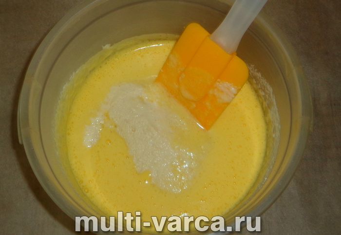 Манник із полуницею в мультиварці