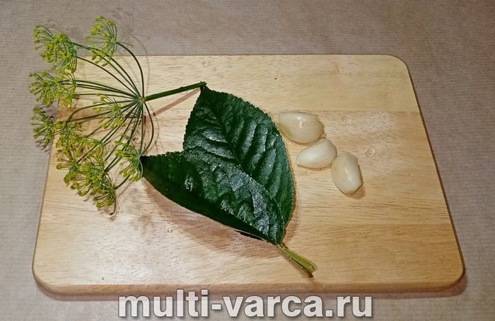Мариновані огірки з яблуками на зиму