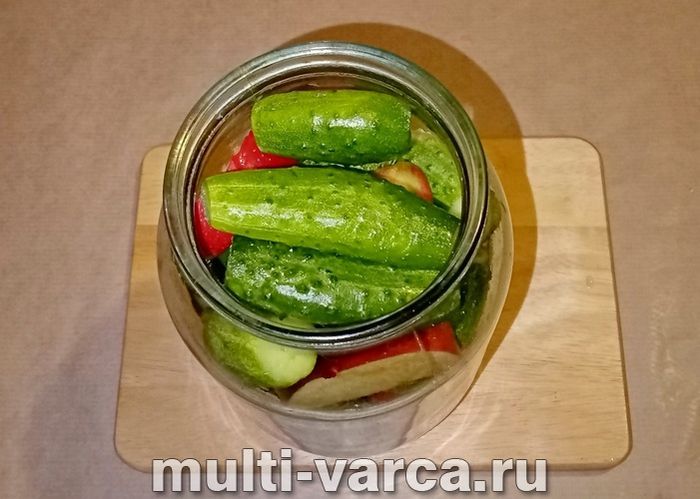 Мариновані огірки з яблуками на зиму