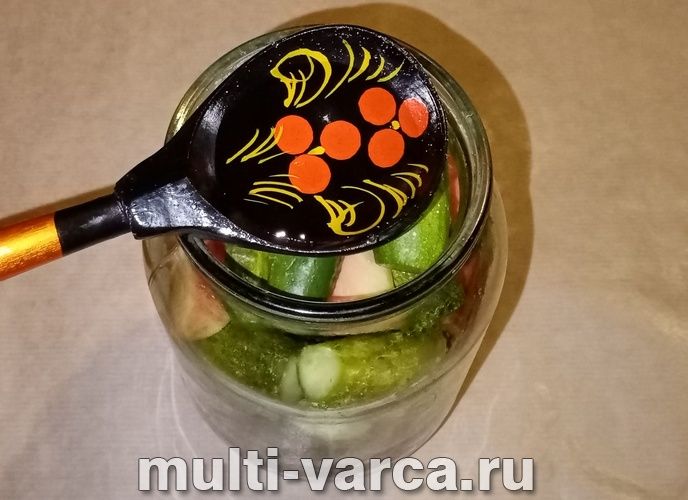 Мариновані огірки з яблуками на зиму