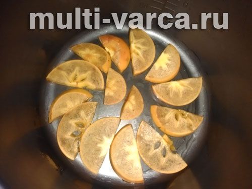 Медовий пиріг із хурмою
