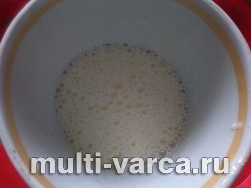 Медовий пиріг із хурмою