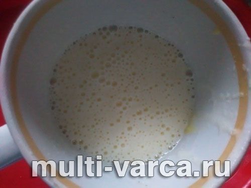 Медовий пиріг із хурмою