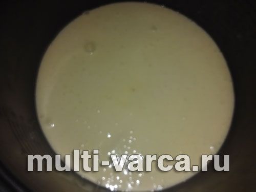 Медовий пиріг із хурмою